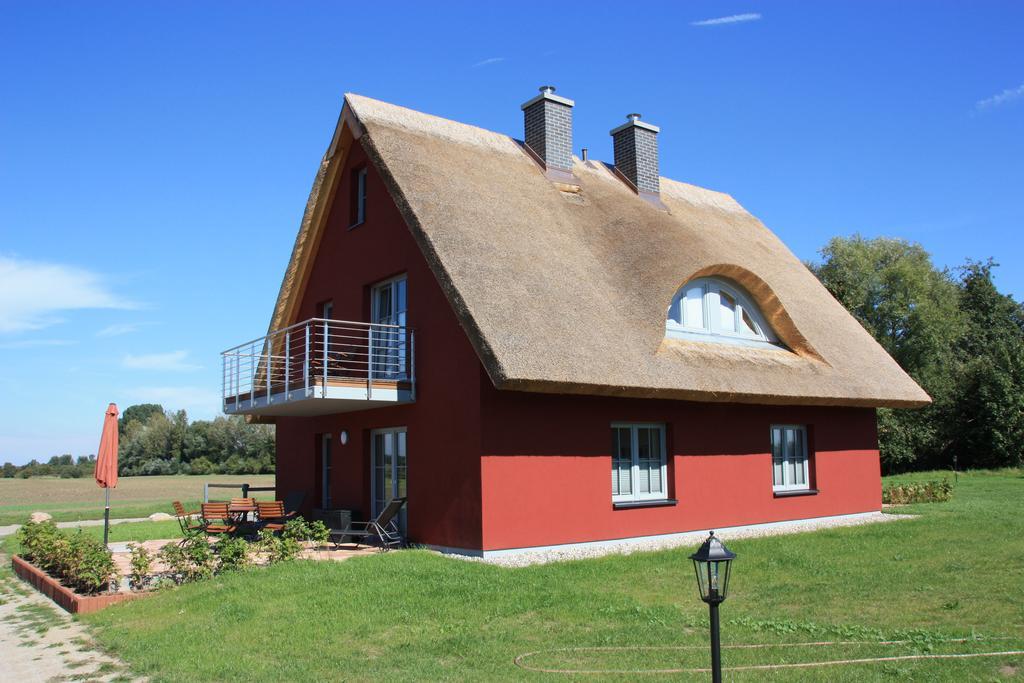 Ferienhäuser Gut Gustowerhöfen Altefähr Exterior foto