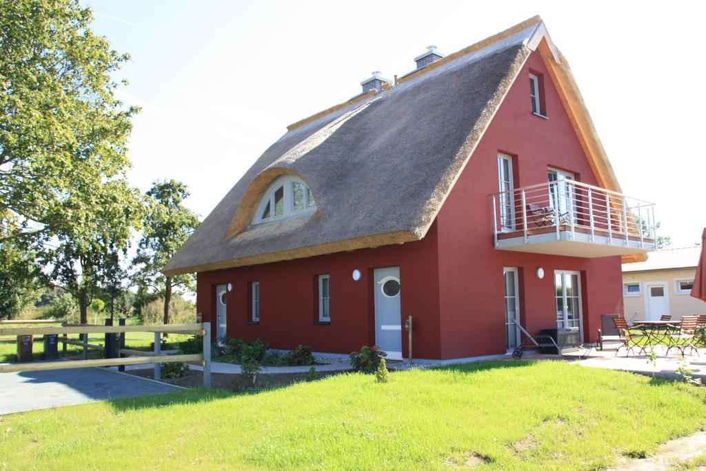 Ferienhäuser Gut Gustowerhöfen Altefähr Exterior foto